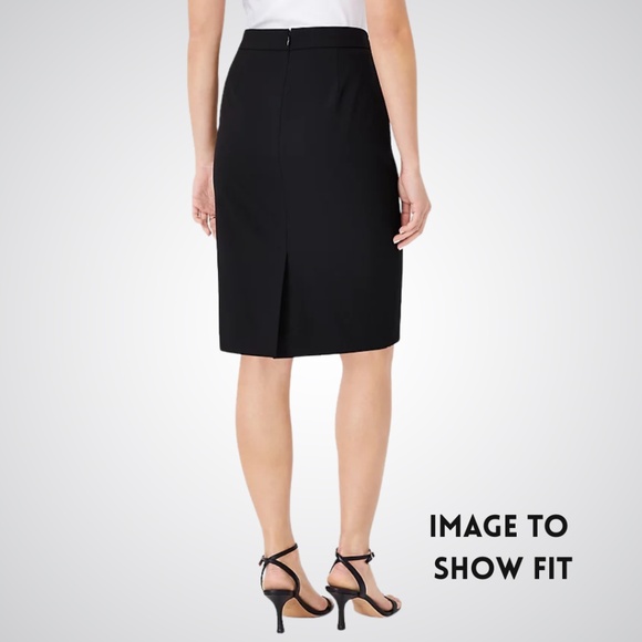 Ann Taylor The Petite Seamed Pencil Skirt - Size 4P - Black w Pattern - Picture 4 of 4